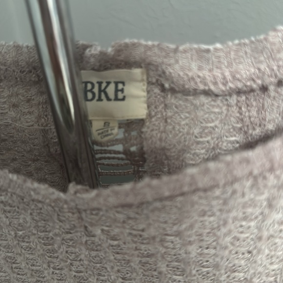 BKE High Low Lavender Shirt with Gorgeous Back Detail - Picture 2 of 5